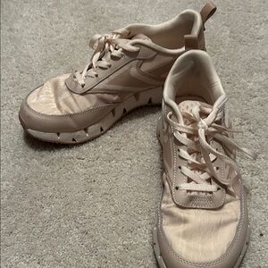 Reebok Women's light pink Sneakers